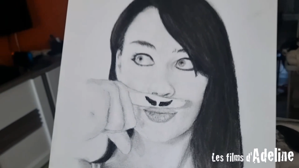Un artiste peintre m’offre des dessins et je le remercie à ma manière (10154)