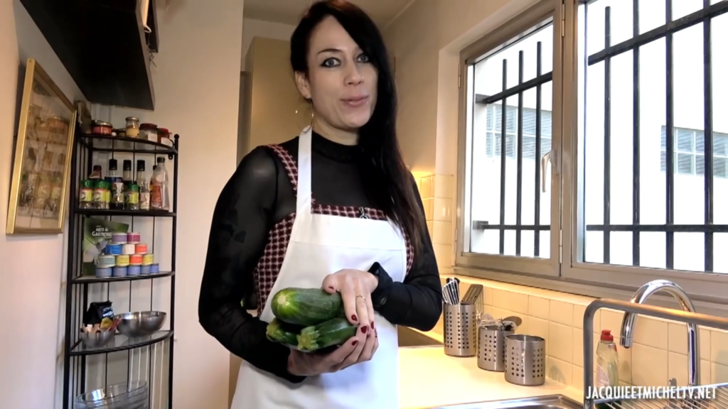 Jacquie et Michel TV: Adeline loves vegetables (6003)